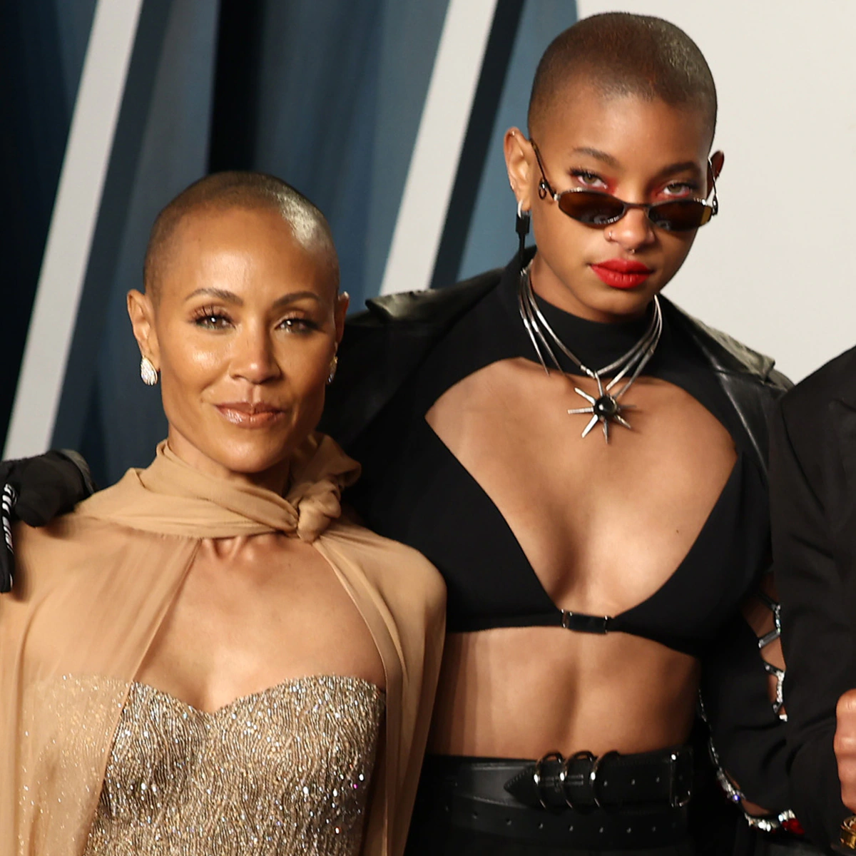 Jada Pinkett Smith & Willow Smith Step Out For Mother-Daughter Dinner